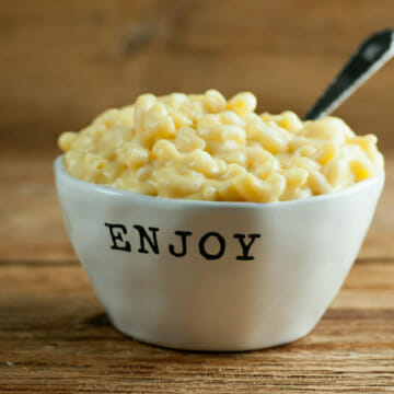 Easy Creamy Stovetop Macaroni and Cheese