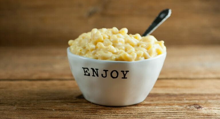 Easy Creamy Stovetop Macaroni and Cheese