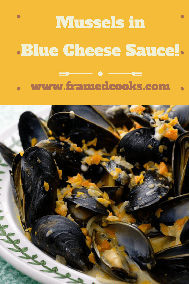 This easy recipe for mussels in blue cheese sauce is packed with all kinds of flavor, and ready in a snap! The perfect seafood supper.