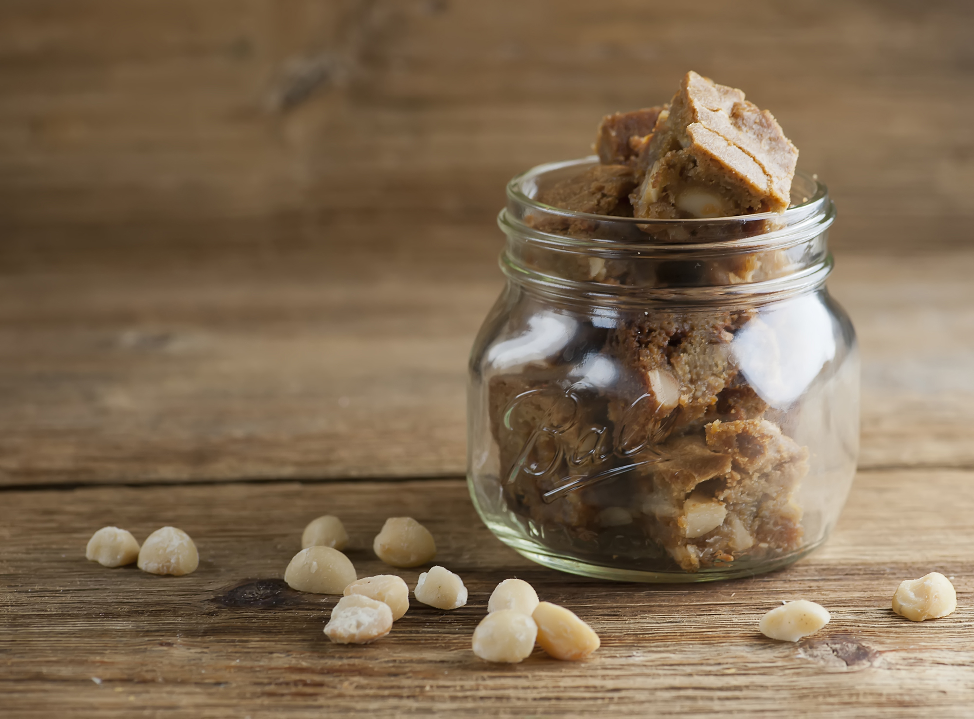 maple butterscotch macadamia blondies