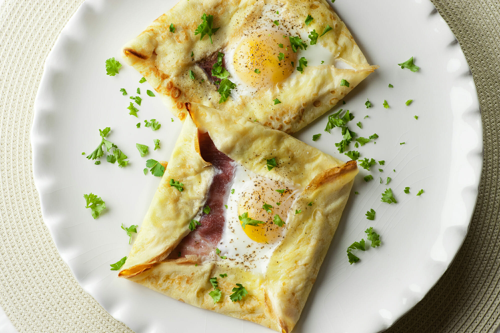 ham and egg crepe squares