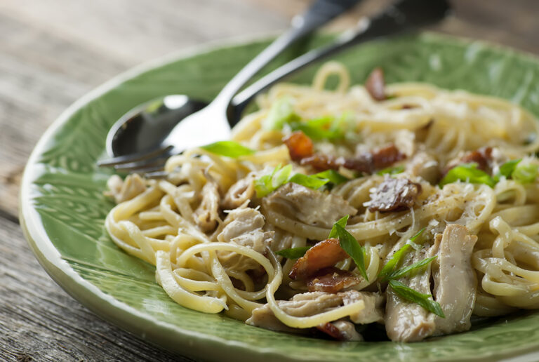 Plate of easy chicken carbonara.