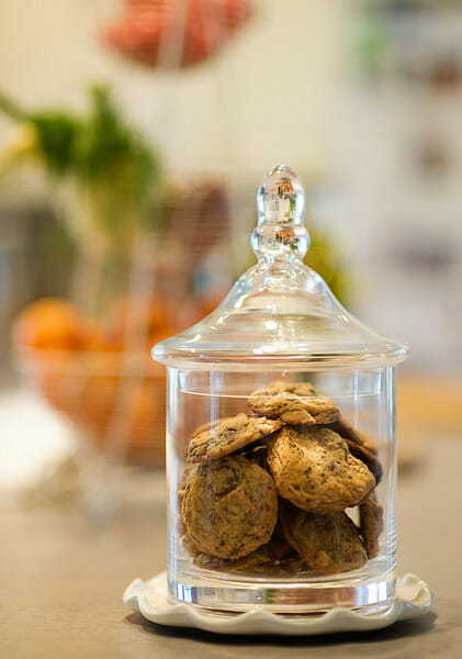 cookie jar with cookies