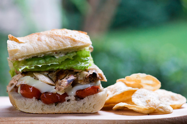 how to make a chicken sandwich with brie cheese and tomatoes