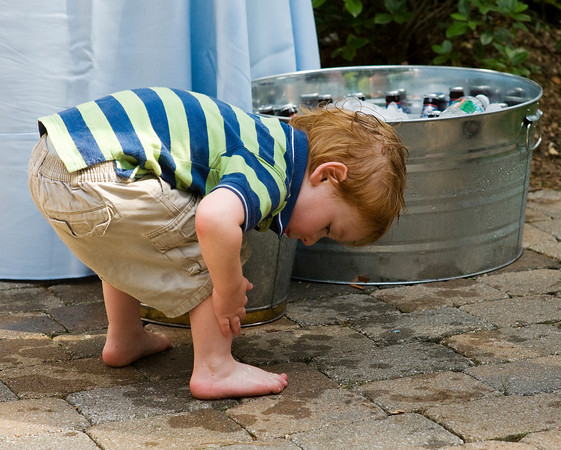 toddler with bare feet