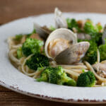spaghetti with clams and brocolli