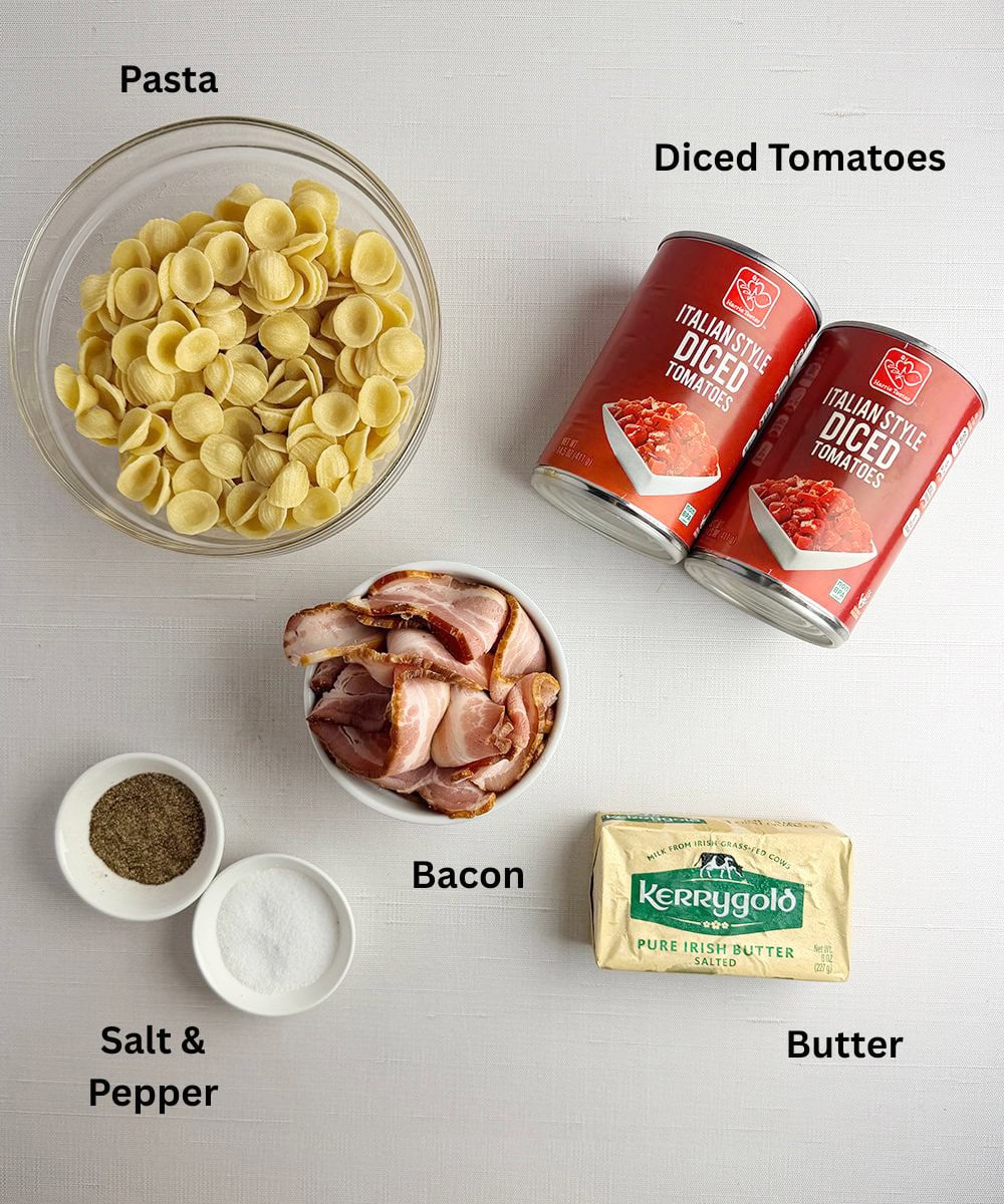 Ingredients for Pasta with tomato bacon sauce. 