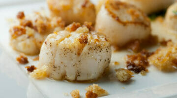 brown butter scallops with crispy breadcrumbs