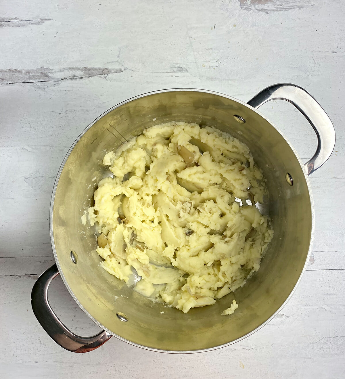 Mashed potatoes in a pot.