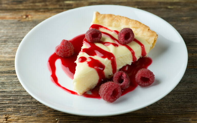 lemon tart with raspberry sauce