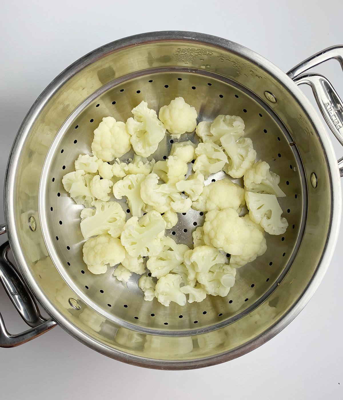 Cooked cauliflower in a steamer.