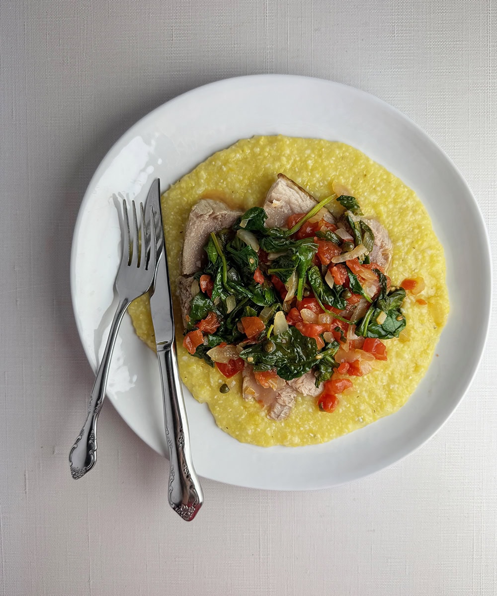 Tuna with spinach sauce in a bowl.