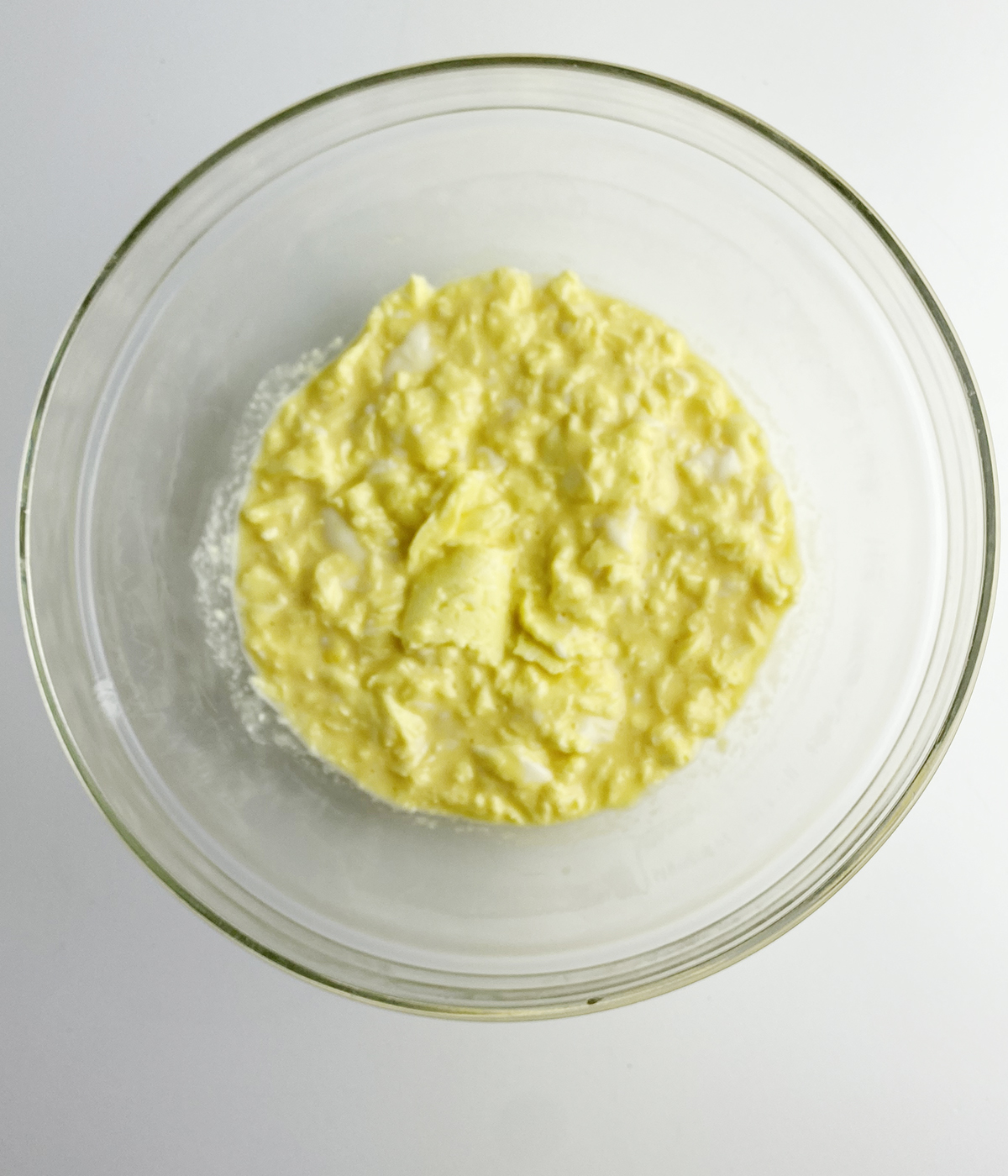 Scrambled eggs in a bowl