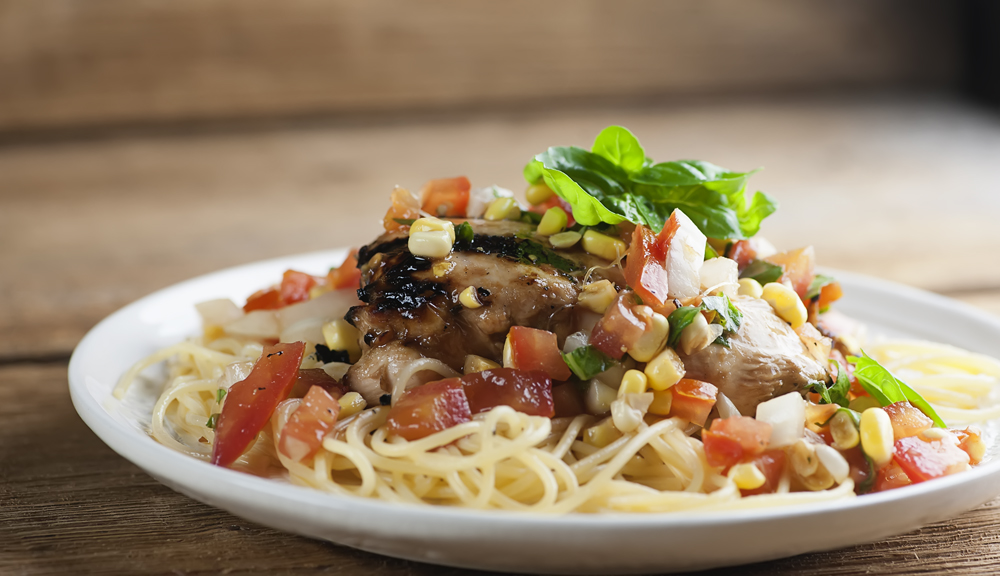 This easy recipe for chicken bruschetta pasta takes a classic summer appetizer and turns it into supper! Welcome to your new favorite chicken pasta recipe.
