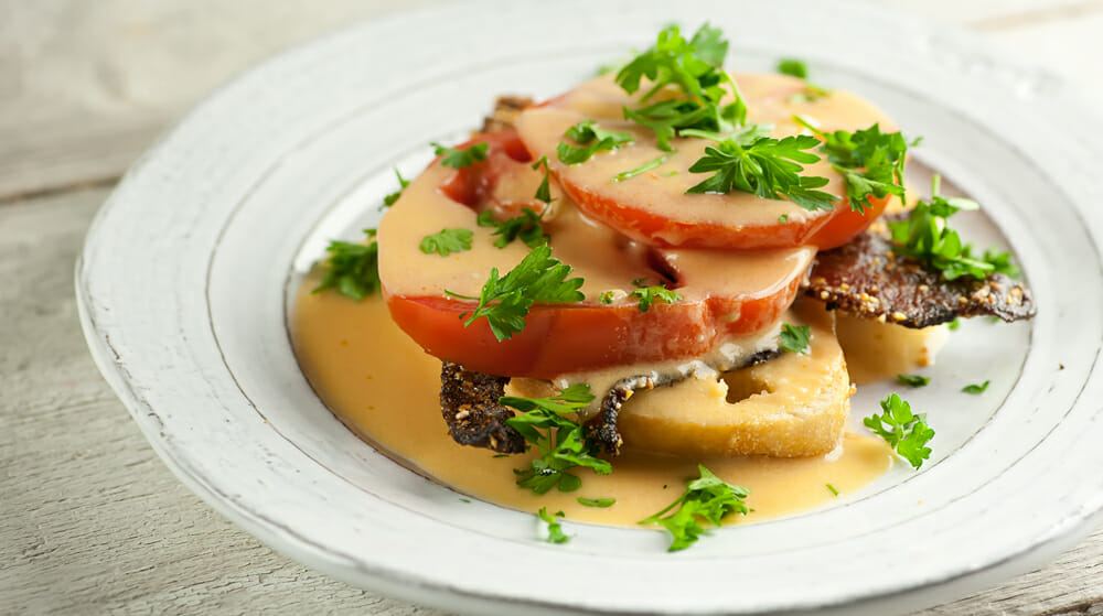 welsh rarebit with bacon and tomato