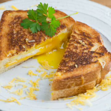 simple creamy grilled egg and cheese breakfast sandwiches
