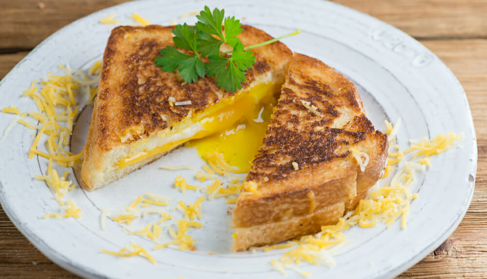 easy creamy grilled egg and cheese breakfast sandwiches