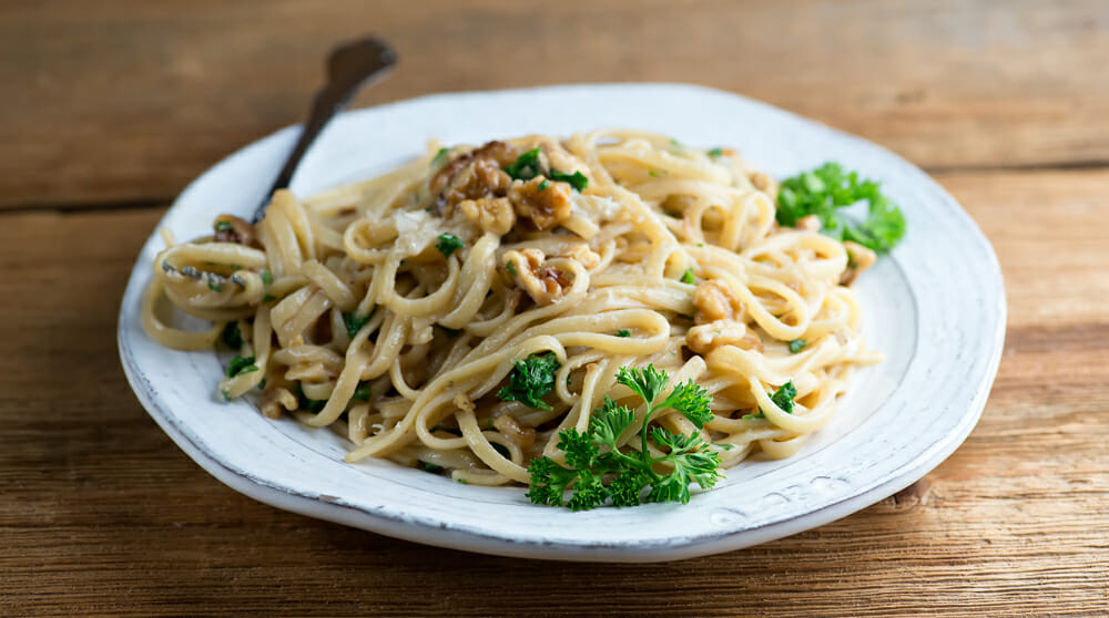 pasta with anchovy walnut sauce