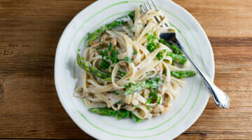 pasta with asparagus and goat cheese sauce
