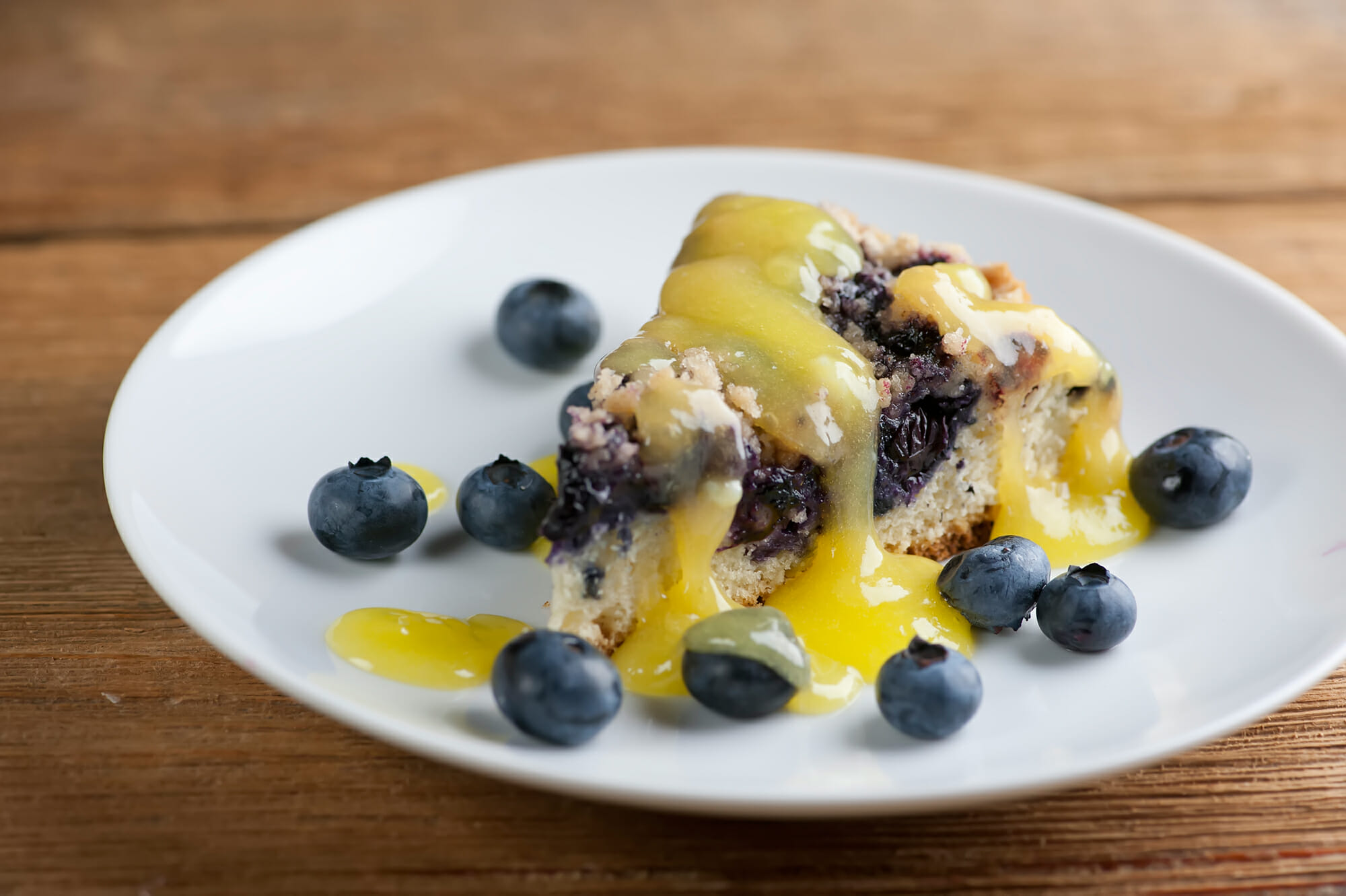 blueberry cake with lemon sauce