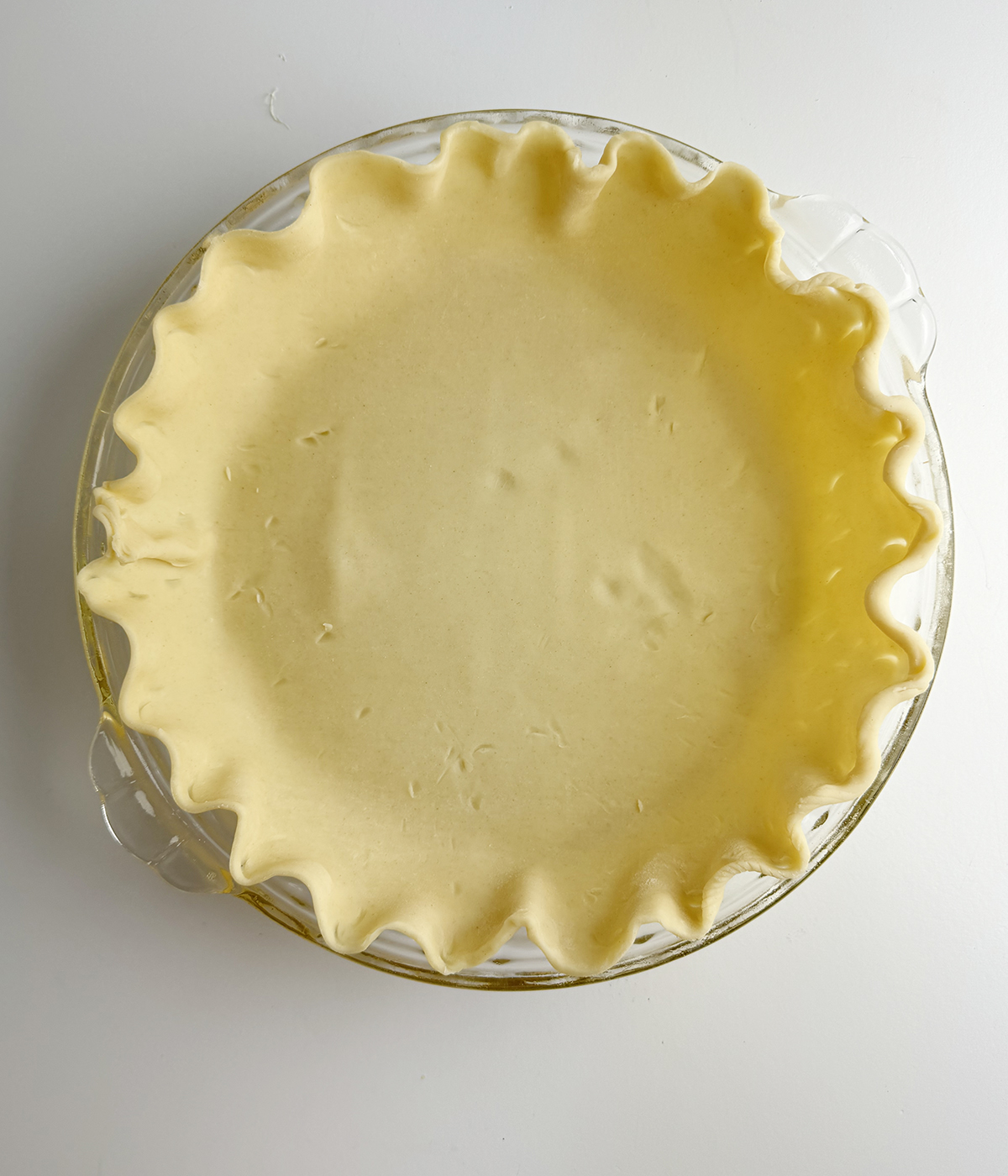 Crimped pie crust in a pie plate.