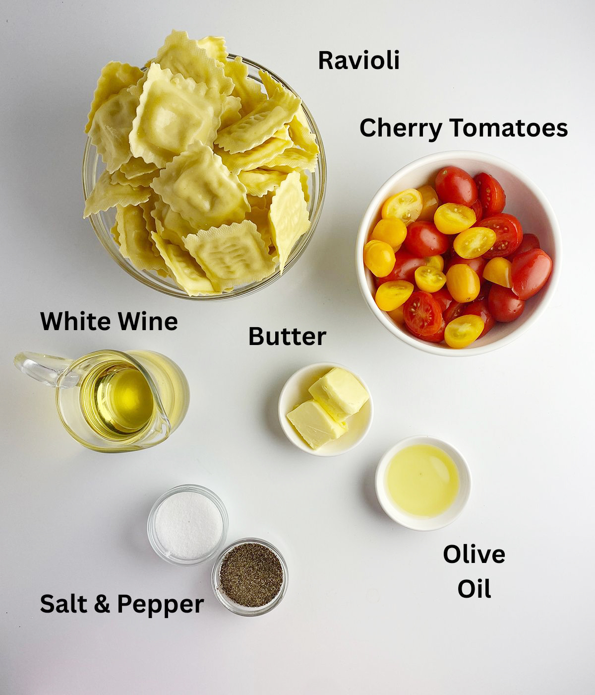Ingredients needed for Ravioli with tomato sauce.