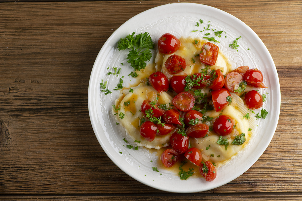 ravioli with white wine butter sauce White wine ravioli on a plate.