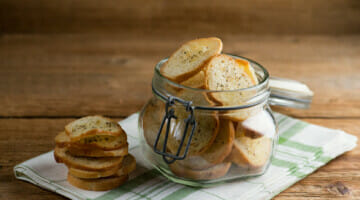 easy salt and pepper crackers