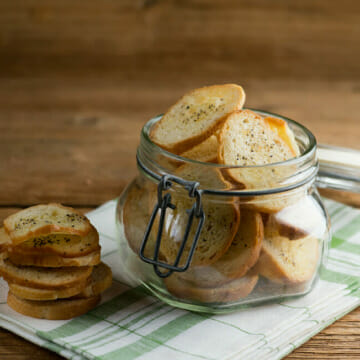 easy salt and pepper crackers