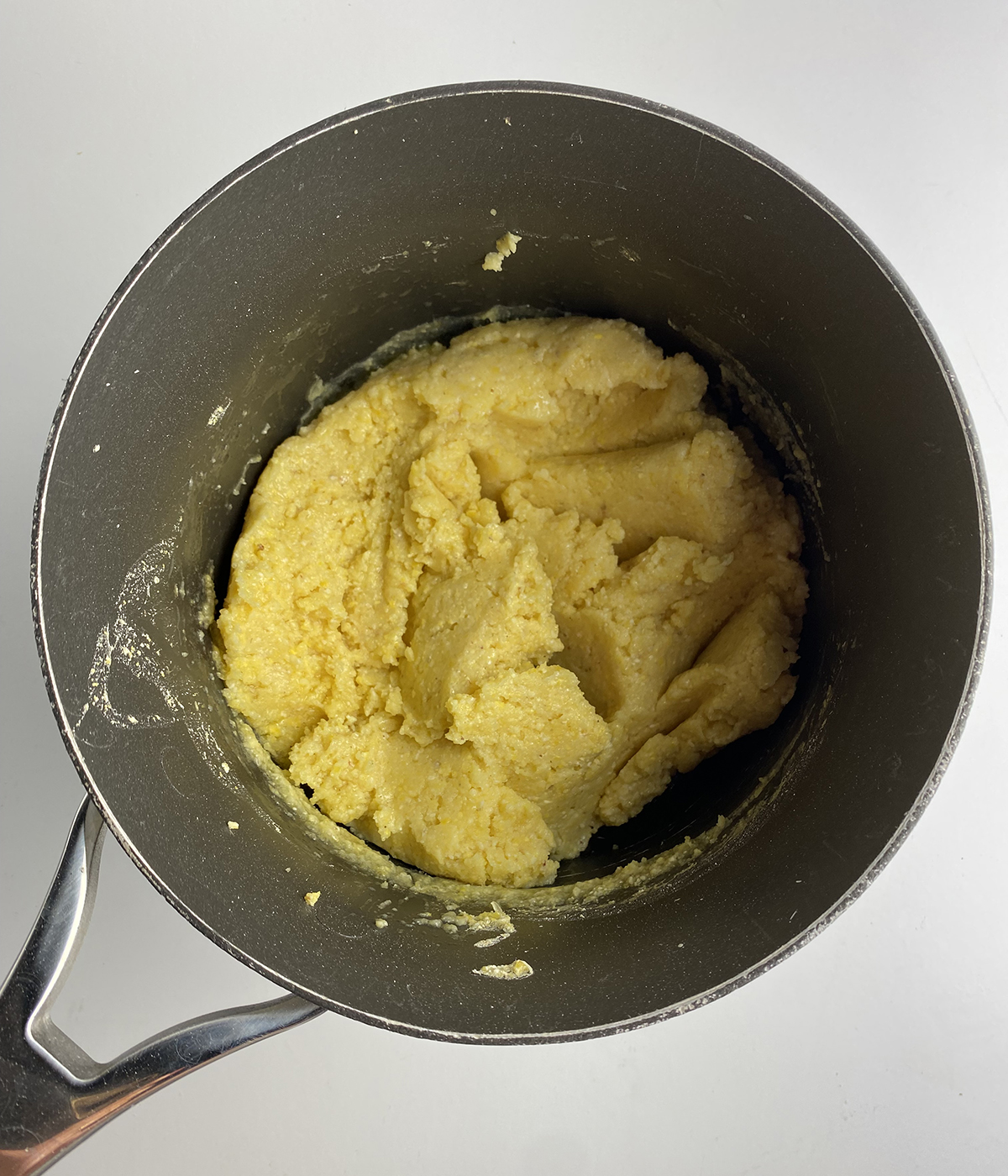 Cooked cornmeal in a pot.