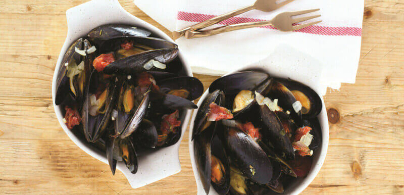 Easy Instant Pot Mussels with Tomatoes and Herbs