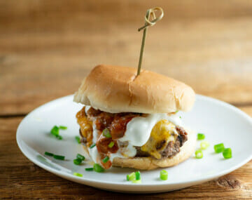 easy chili cheeseburgers
