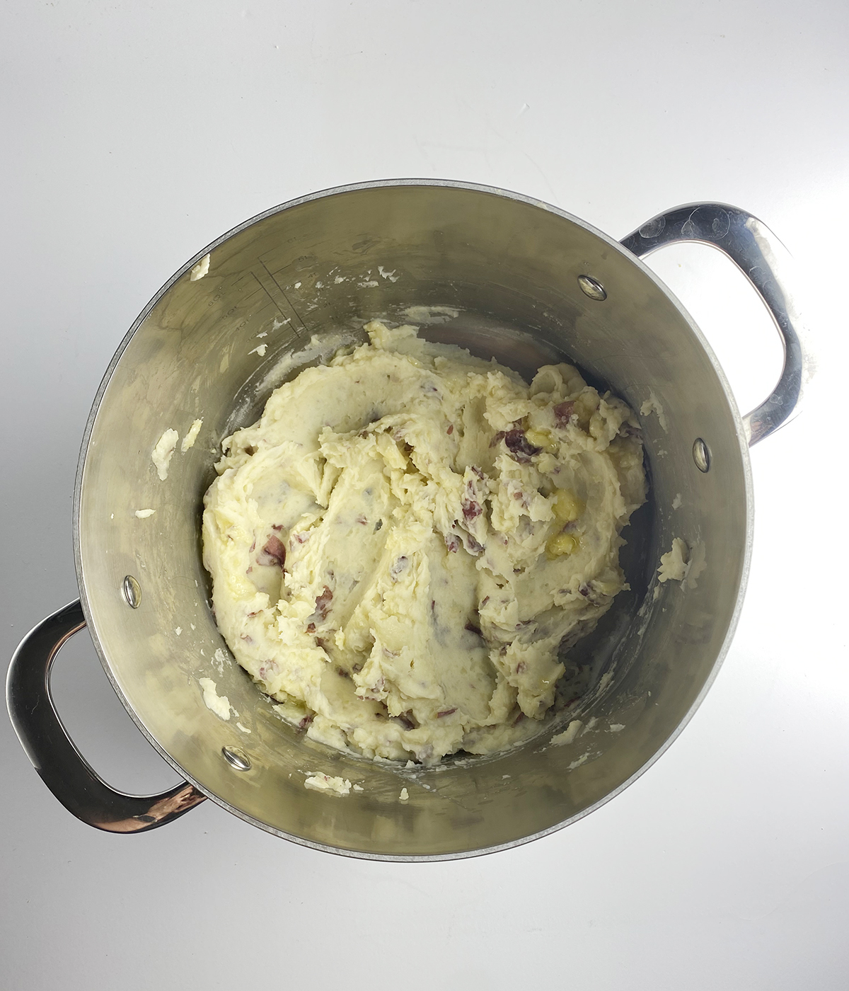 Mashed potatoes in a pot.