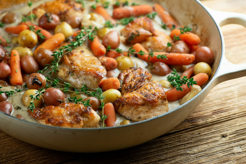 chicken and vegetables with milk gravy