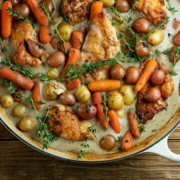 chicken and vegetables with milk gravy