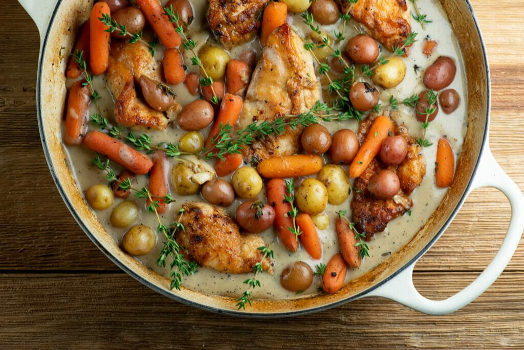 chicken and vegetables with milk gravy