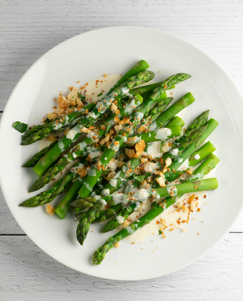 asparagus with parmesan breadcrumb sauce