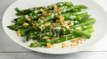 asparagus with parmesan breadcrumb sauce