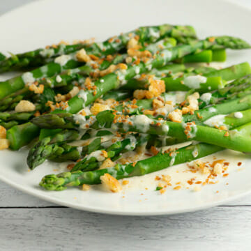 asparagus with parmesan breadcrumb sauce