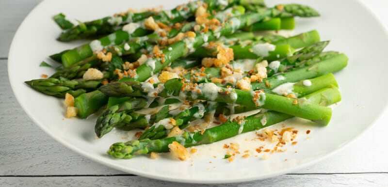 asparagus with parmesan breadcrumb sauce