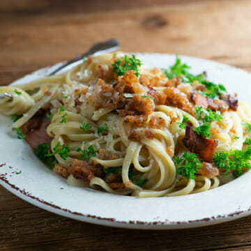 linguine with bacon bread crumb sauce