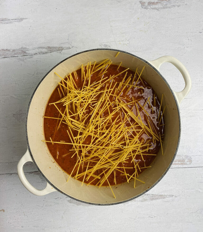 One Pot Spaghetti - Framed Cooks