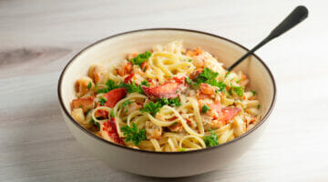 Lemon Garlic Lobster Pasta