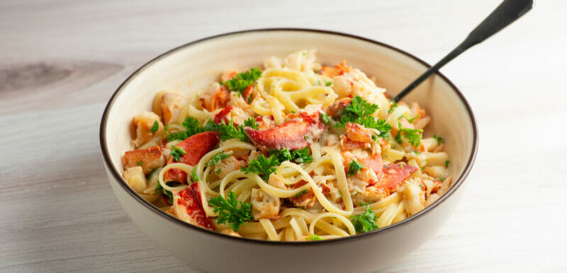 Lemon Garlic Lobster Pasta