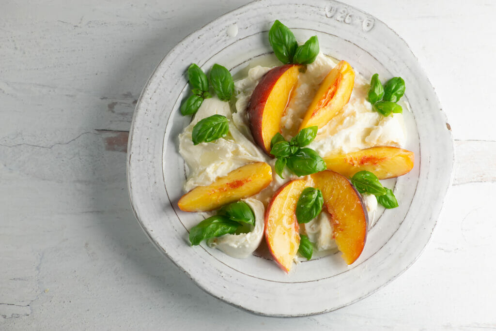 easy peach mozzarella salad