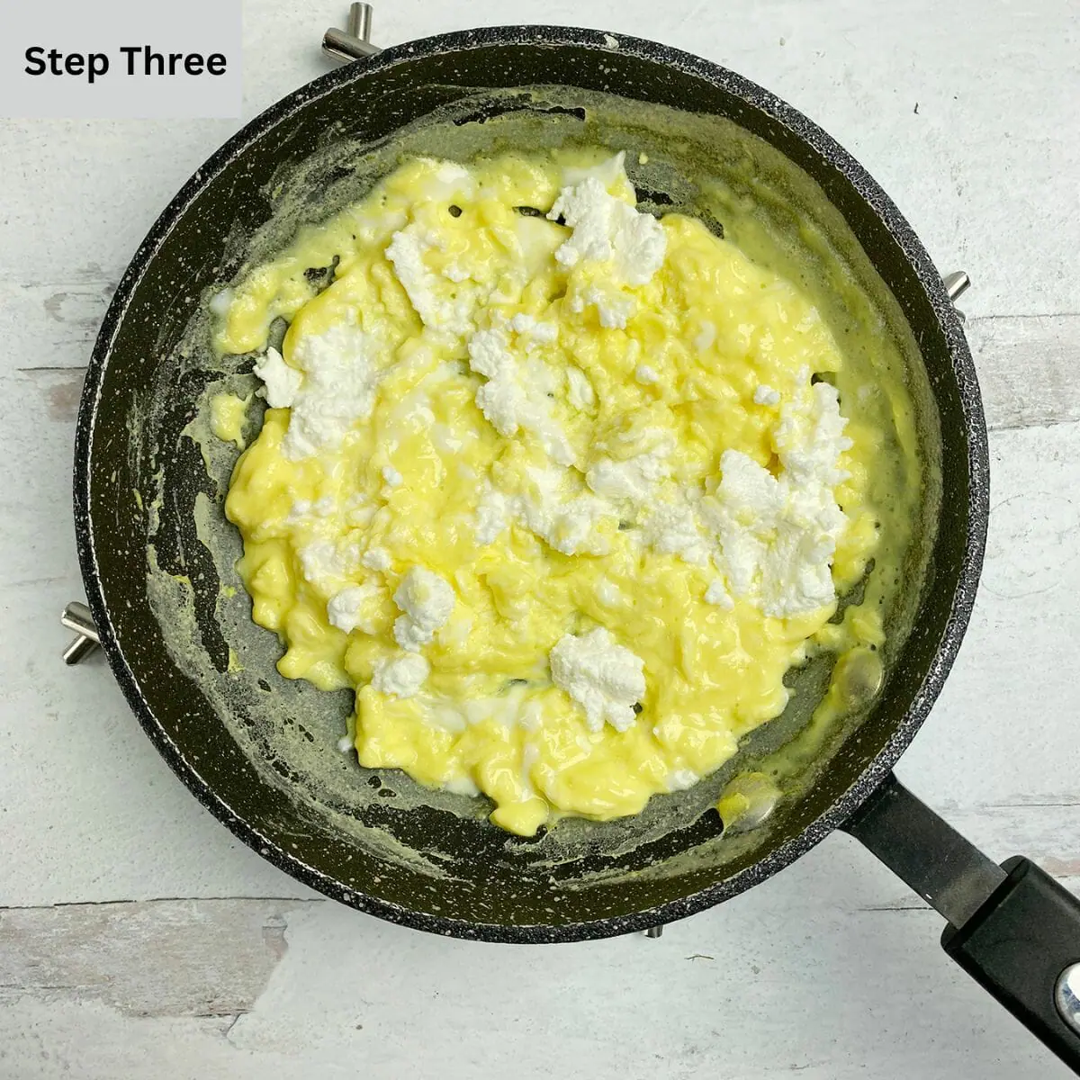 What my skillet looks like after making scrambled eggs : r/castiron