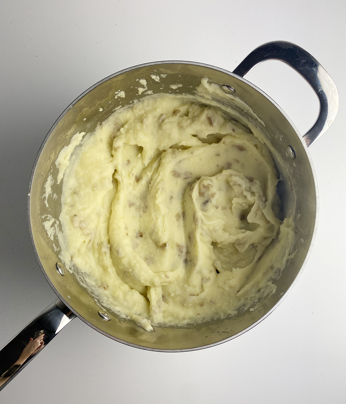 Mashed potatoes in a pot.
