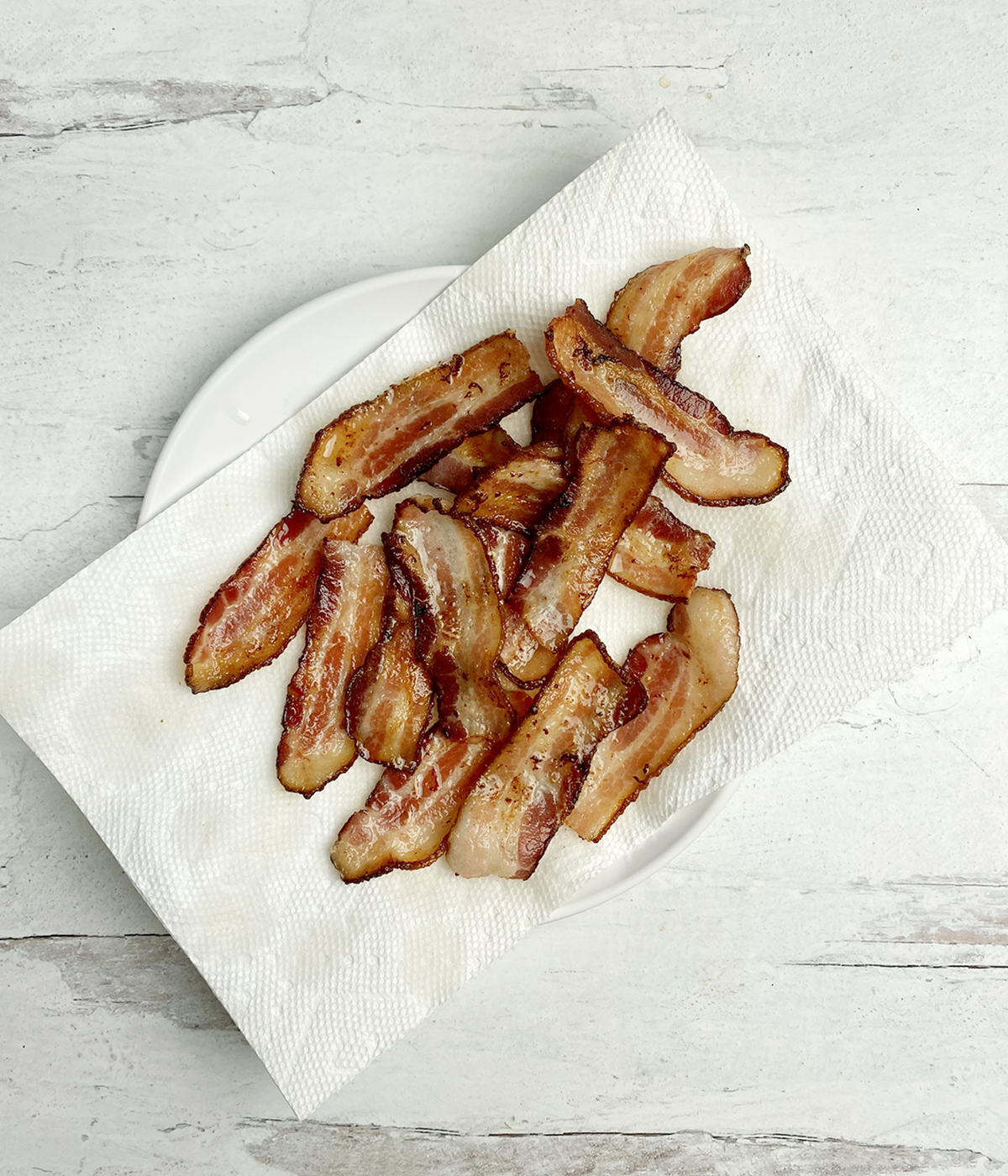 Bacon draining on paper towels.