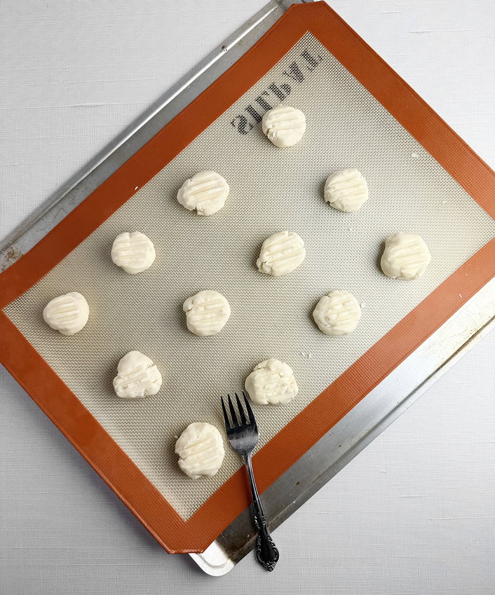 Melting Moments cookies with fork.