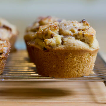 French toast muffins cooling on a rack.
